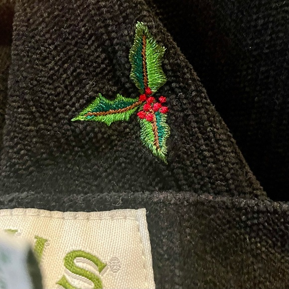 ORVIS Christmas ladies size 14 black cordaroy's w/green holly & red berries EUC! - Picture 4 of 9